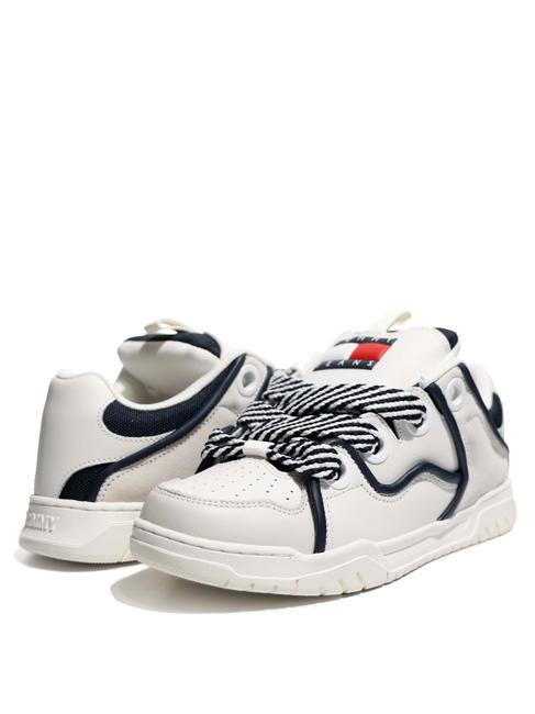 TOMMY HILFIGER TOMMY JEANS SKATE Ledersneaker Ecru / Wüstenhimmel - Damenschuhe