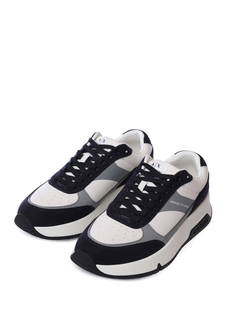 ARMANI EXCHANGE A|X Sneakers mit kontrastierenden Details gebrochenes Weiß + dunkles Marineblau - Herrenschuhe