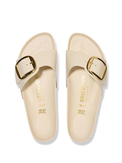 MADRID BIG BUCKLE Slipper aus Lackleder ecru gl&auml;nzen - Damenschuhe