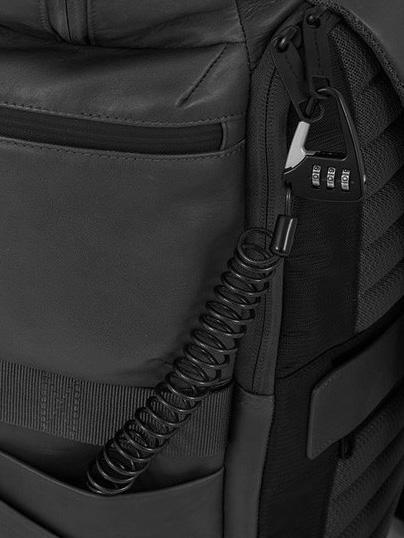 CORNER 2.0 SPECIALE  15,6-Zoll-Laptop-Rucksack aus Leder mit Regenh&uuml;lle Schwarz - PC-Rucks&auml;cke