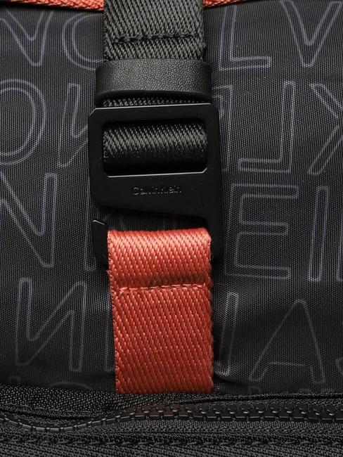 CK MUST T HIKE MONO Laptop-Rucksack mit Rollverschluss, 13 Zoll saisonales Monoschwarz - PC-Rucks&auml;cke