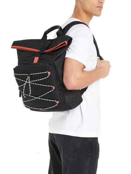 CK MUST T HIKE MONO Laptop-Rucksack mit Rollverschluss, 13 Zoll saisonales Monoschwarz - PC-Rucks&auml;cke