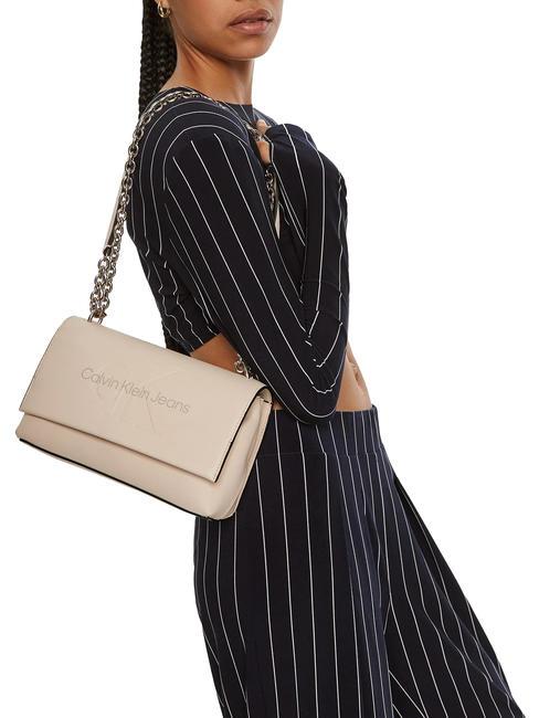 SCULPTED Convertible Schulter-/Umh&auml;ngetasche grauer Morgen - Damentaschen