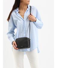 COCCINELLE CHERRY Kameratasche aus geh&auml;mmertem Leder Kokosmilch - Damentaschen - 4