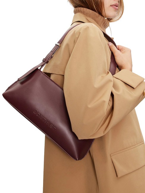 EMBOSSED CALVIN  Umh&auml;ngetasche Ochsenblut - Damentaschen