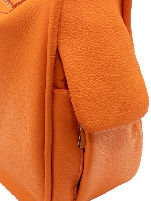 TRIO  Rucksack aus geh&auml;mmertem Leder orange - Damentaschen