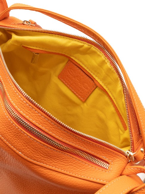 TRIO  Rucksack aus geh&auml;mmertem Leder orange - Damentaschen