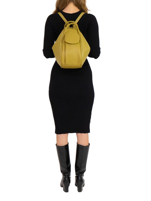 TRIO  Rucksack aus geh&auml;mmertem Leder Senf - Damentaschen