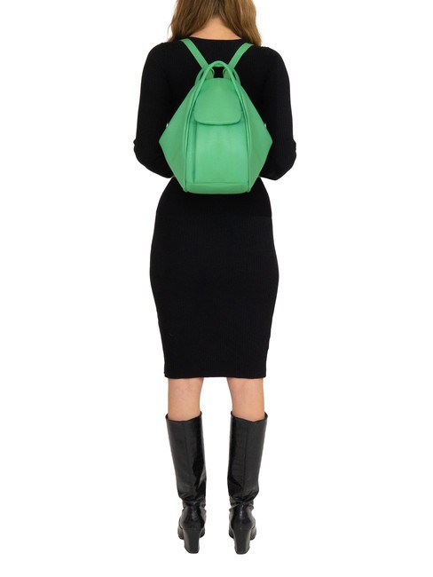 TRIO  Rucksack aus geh&auml;mmertem Leder Gr&uuml;n - Damentaschen