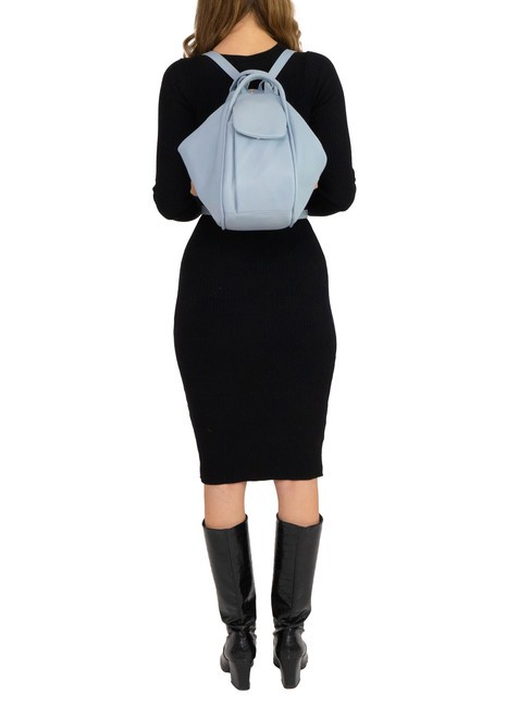 TRIO  Rucksack aus geh&auml;mmertem Leder puderblau - Damentaschen