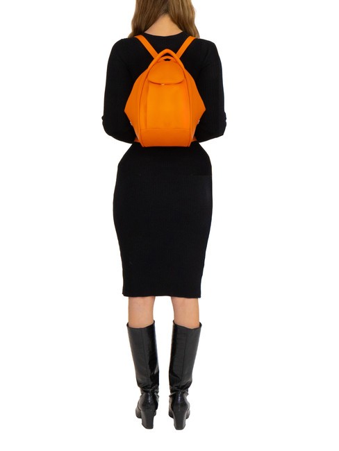 TRIO  Rucksack aus geh&auml;mmertem Leder orange - Damentaschen