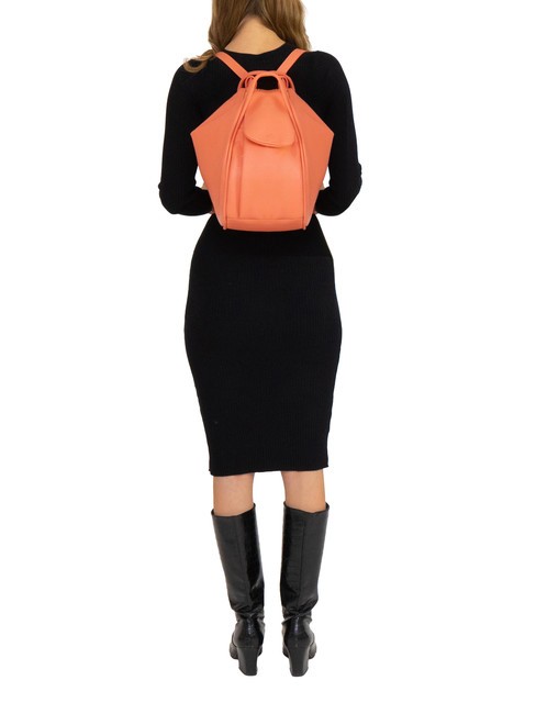 TRIO  Rucksack aus geh&auml;mmertem Leder Lachs - Damentaschen