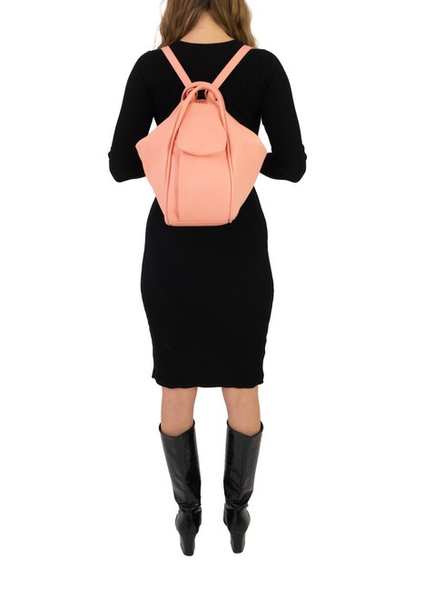 TRIO  Rucksack aus geh&auml;mmertem Leder altrosa - Damentaschen