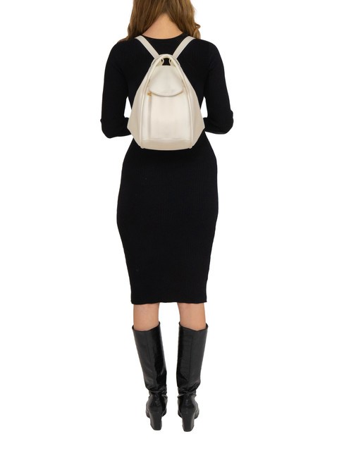 TRIO  Rucksack aus geh&auml;mmertem Leder Wei&szlig; - Damentaschen