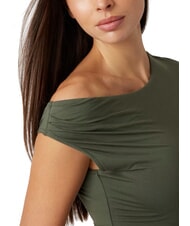 GUESS SS DOLMAN OFF MIRAYA  T-Shirt mit One-Shoulder-Design gr&uuml;ne Pflanze - T-Shirts und Tops f&uuml;r Damen - 3