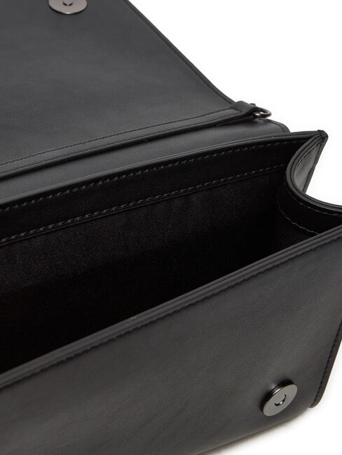 CHAIN Umh&auml;ngetasche mit Mikronieten schwarz/rotguss - Damentaschen