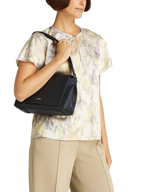 CK MUST Umh&auml;ngetasche mit &Uuml;berschlag ck schwarz - Damentaschen