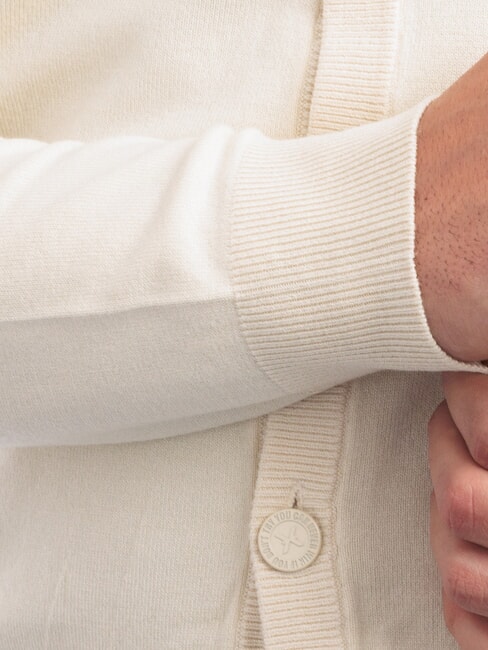 LICONE Strickjacke mit V-Ausschnitt und Kn&ouml;pfen Knochenwei&szlig; - Herrenpullover