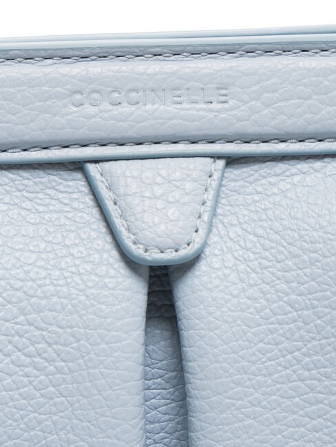 DILETTA SOFT Clutch aus geh&auml;mmertem Leder Nebelblau - Damentaschen