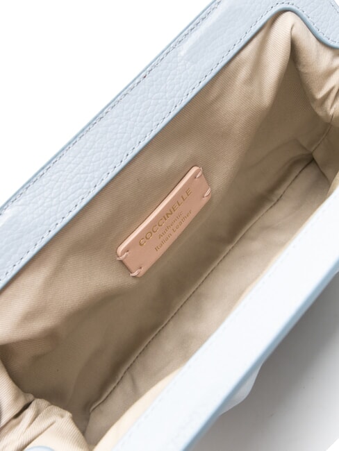 DILETTA SOFT Clutch aus geh&auml;mmertem Leder Nebelblau - Damentaschen