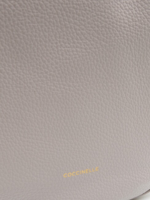 ALPHA Schultertasche aus geh&auml;mmertem Leder hellgrau - Damentaschen