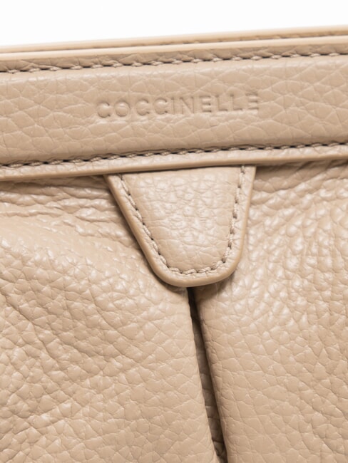 DILETTA SOFT Clutch aus geh&auml;mmertem Leder Puderrosa - Damentaschen