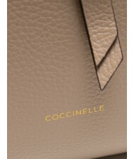 COCCINELLE ALBA Tote Bag aus geh&auml;mmertem Leder Puderrosa - Damentaschen - 5