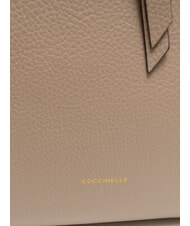 COCCINELLE ALBA Schultertasche aus geh&auml;mmertem Leder Puderrosa - Damentaschen - 6