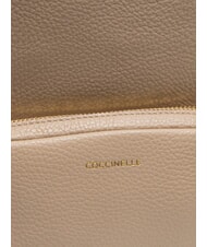 COCCINELLE JEN Rucksack aus geh&auml;mmertem Leder Puderrosa - Damentaschen - 5