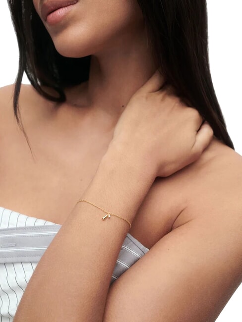 THE NEW ESSENTIALS KIRA Kettenarmband mit runden Zirkonia und Tropfenanh&auml;nger Gold - Armb&auml;nder