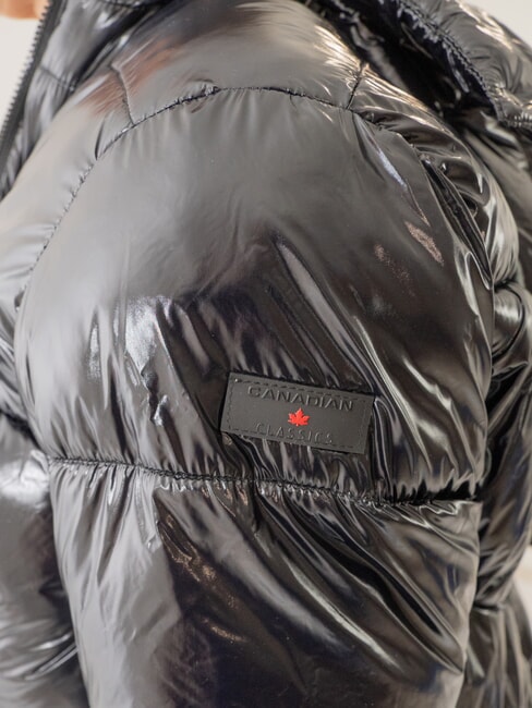 MINGAN Kurze gl&auml;nzende Daunenjacke mit Kapuze recyceltes gl&auml;nzendes Schwarz - Daunenjacken f&uuml;r Damen