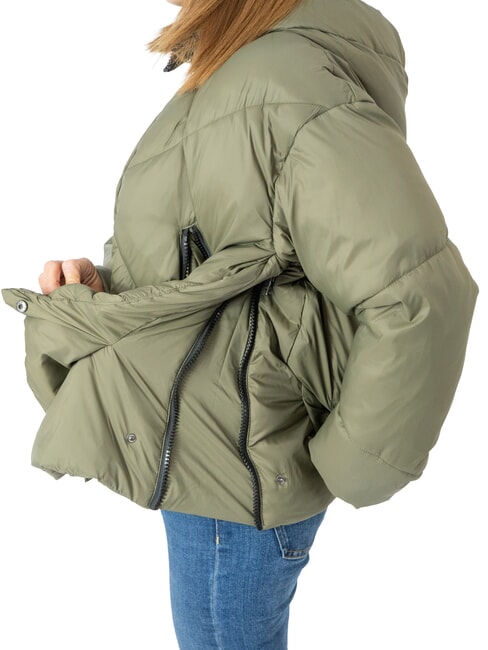 EUGENIE Kurze Satin-Daunenjacke mit Kapuze Olivennacht - Daunenjacken f&uuml;r Damen