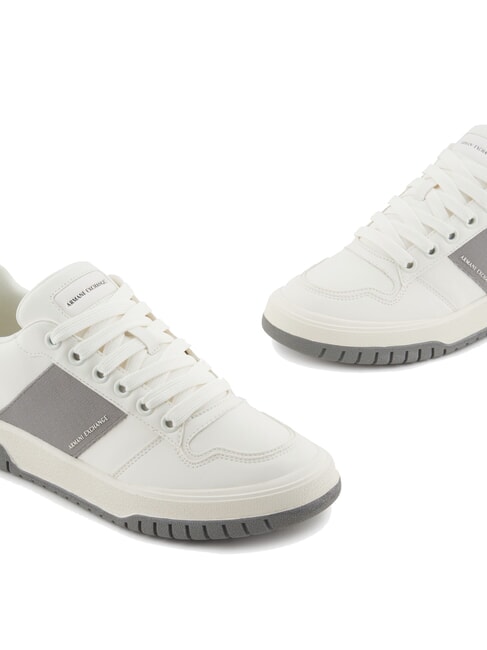 A|X Sneaker mit kontrastierendem Seitenband gebrochenes Wei&szlig; + neutrales Grau - Herrenschuhe