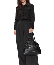 LOVE MOSCHINO EMBOSSED Umh&auml;ngetasche mit Metallherzen Schwarz - Damentaschen - 5