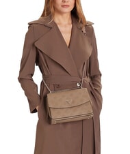 GUESS CRESIDIA II Umh&auml;ngetasche mit &Uuml;berschlag Logo in dunklem Taupe - Damentaschen - 5