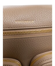 COCCINELLE HYLE Mittelgro&szlig;e Ledertasche mit Doppelfunktion warmes Taupe - Damentaschen - 5