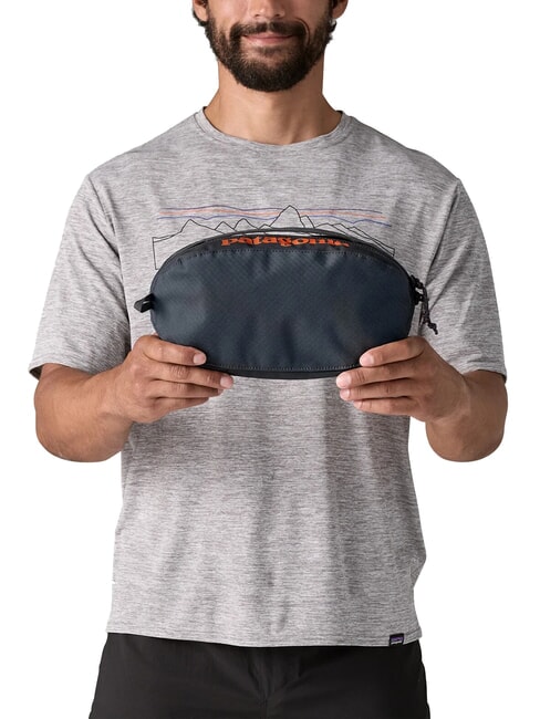 BLACK HOLE CUBE 3L Reisesch&ouml;nheit schwelen blau mit roten Knollenbl&auml;tterpilzen - Beauty-Case