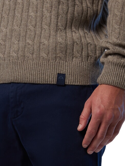 N|S Pullover mit Rundhalsausschnitt und Zopfmuster fossil melange - Herrenpullover