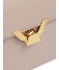 COCCINELLE DEW Mittelgro&szlig;e Umh&auml;ngetasche aus geh&auml;mmertem Leder Rosetten - Damentaschen - 3