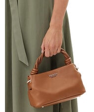 GUESS SANSA Mini Handtasche, mit Schultergurt COGNAC - Damentaschen - 4
