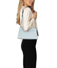 GUESS CRESIDIA Schultertasche mit gepr&auml;gtem Logo puderblau - Damentaschen - 4