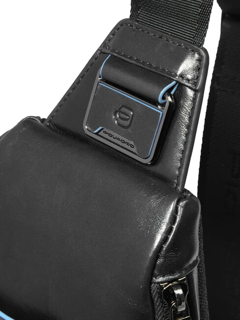 BLUE SQUARE Schultertasche/Rucksack aus Leder mit Mini-Tablet-Halterung Schwarz - Umh&auml;ngetaschen Herren