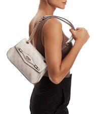 GUESS KATYA  Umh&auml;ngetasche Rosenwasser-Logo - Damentaschen - 5