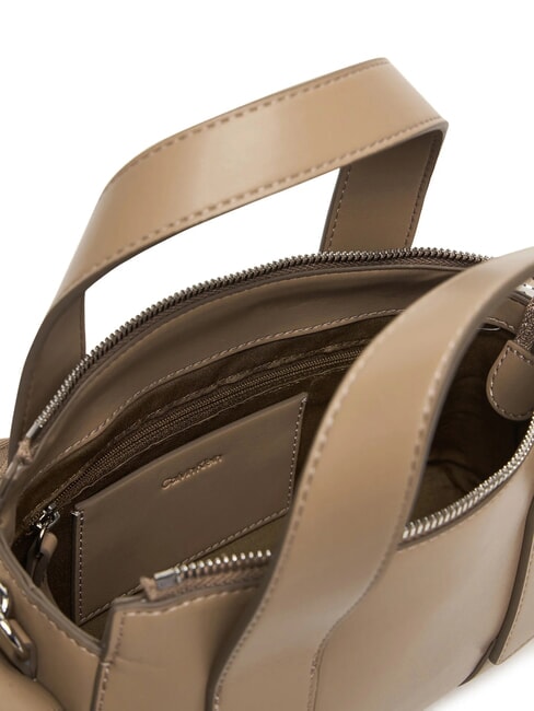 SIGNATURE LOGO STRAP Handtasche mit Schulterriemen W&uuml;stentaupe - Damentaschen