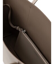 CALVIN KLEIN EMBOSSED LOGO Umh&auml;ngetasche W&uuml;stentaupe - Damentaschen - 3