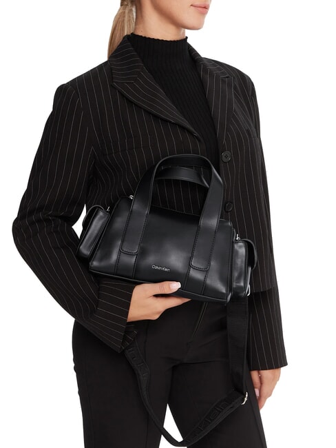 SIGNATURE LOGO STRAP Handtasche mit Schulterriemen schwarz / altsilber - Damentaschen