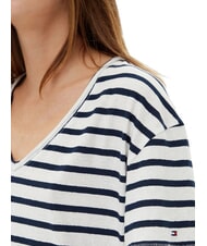 TOMMY HILFIGER TH L&auml;ssig geschnittenes T-Shirt mit V-Ausschnitt Breton Ecru/Dunkelblau STP - T-Shirts und Tops f&uuml;r Damen - 4