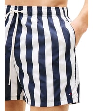 TOMMY HILFIGER TH gemustertes Boxerkost&uuml;m k&uuml;hn gestreifter W&uuml;stenhimmel - Herrenbadehosen - 3