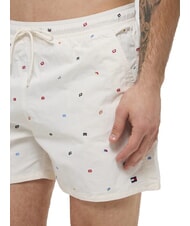 TOMMY HILFIGER TH Kost&uuml;m mit mikrogemusterten Shorts W&uuml;stenhimmel/Uraltes Wei&szlig; - Herrenbadehosen - 3
