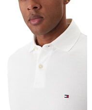 TOMMY HILFIGER TH Kurzarm-Poloshirt in regul&auml;rer Passform Wei&szlig; - Herren-Polo-Shirts/Herren-Polo-Shirt/Herrenpoloshirt/Herrenpoloshirts - 3